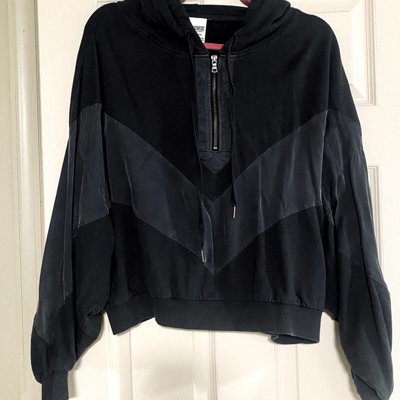 PINK Victoria's Secret Tops - Victoria’s Secret Pink cropped lightweight hoodie size large